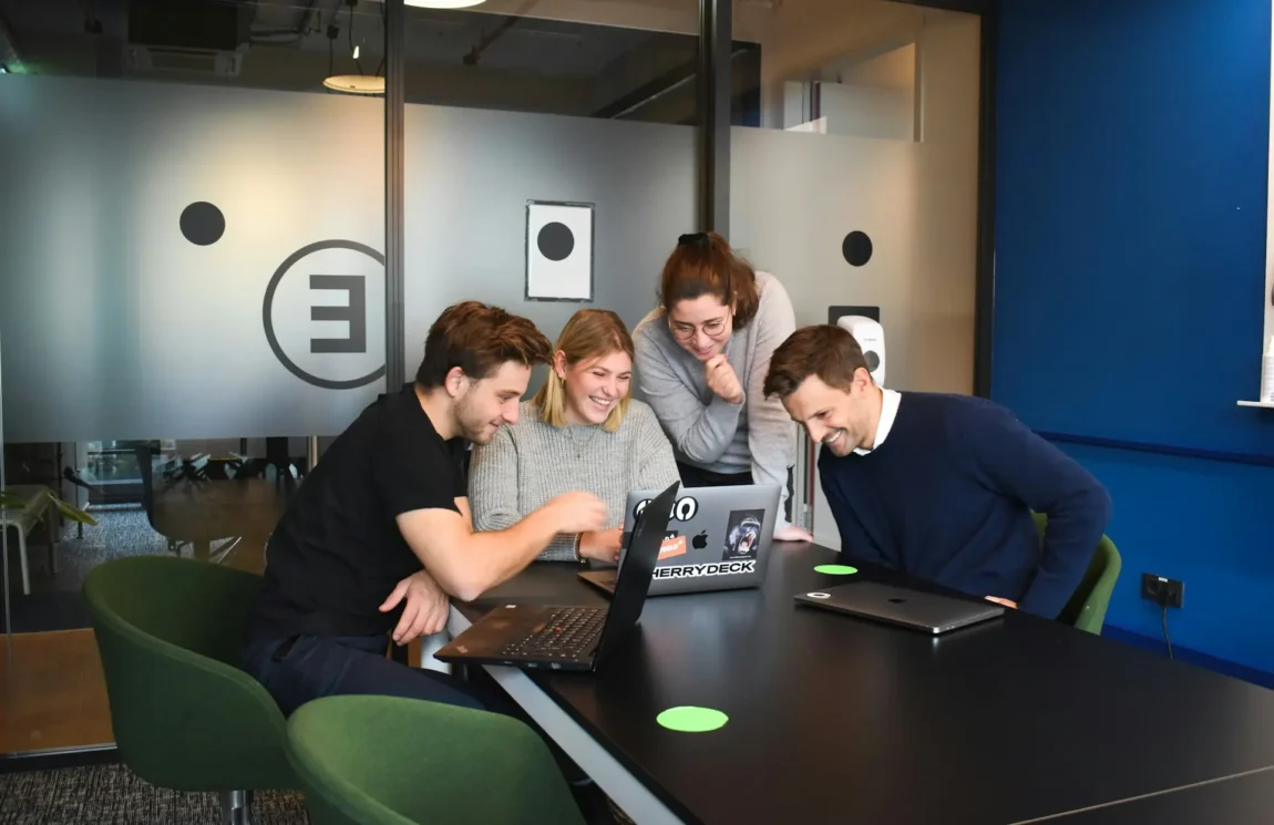 Travail sur un projet Symfony dans la bonne humeur © Cherrydeck